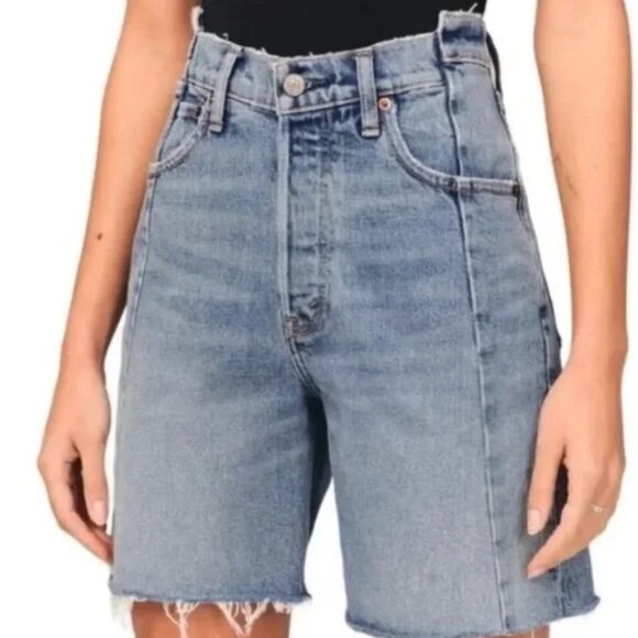 Abercrombie & Fitch The 7" High Rise Dad Short โ Medium Wash - Picture 3 of 6